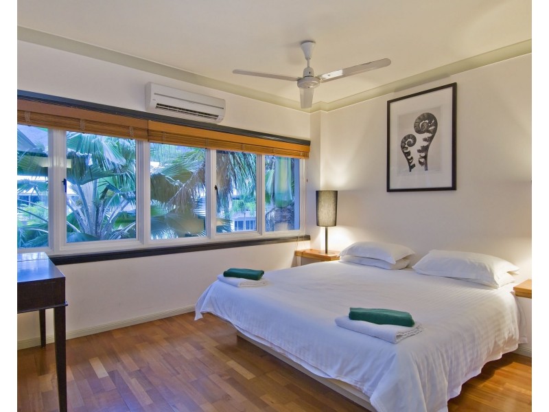 16 Alamanda Beachfront St, Palm Cove QLD 4879