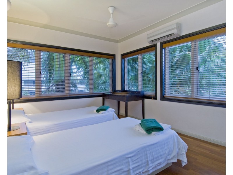 16 Alamanda Beachfront St, Palm Cove QLD 4879