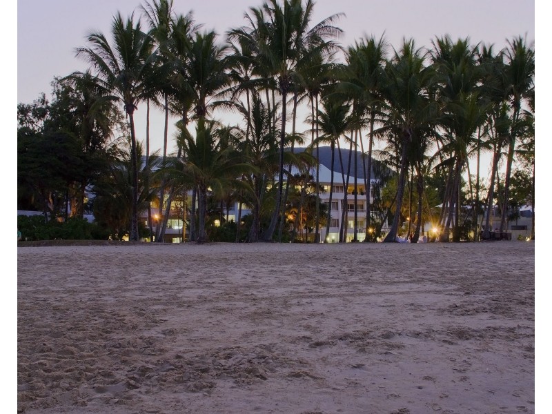 16 Alamanda Beachfront St, Palm Cove QLD 4879