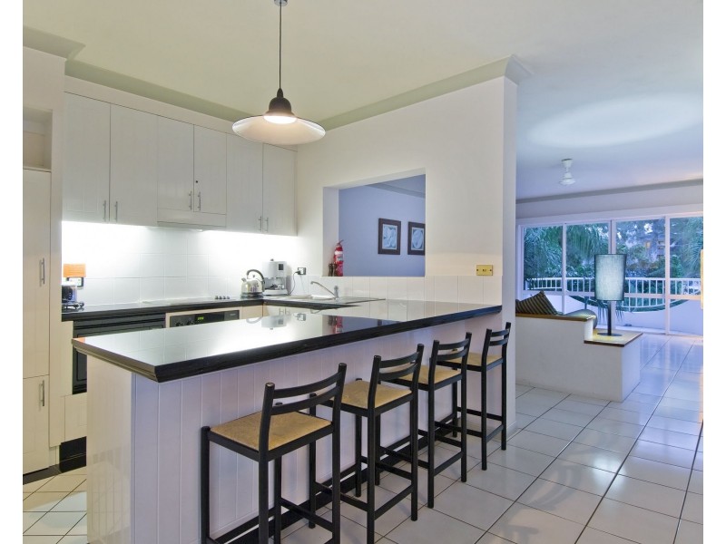 16 Alamanda Beachfront St, Palm Cove QLD 4879