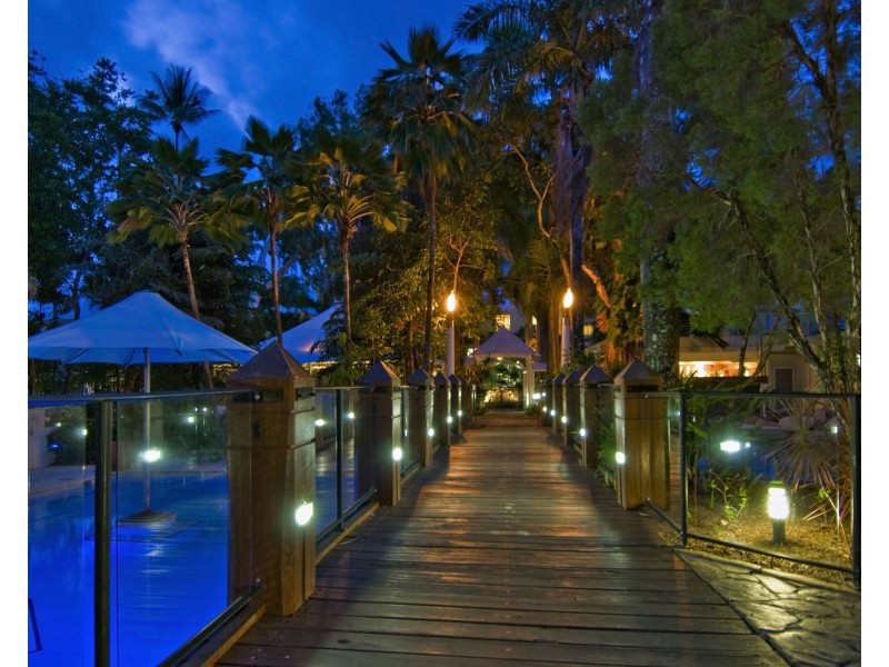 16 Alamanda Beachfront St, Palm Cove QLD 4879