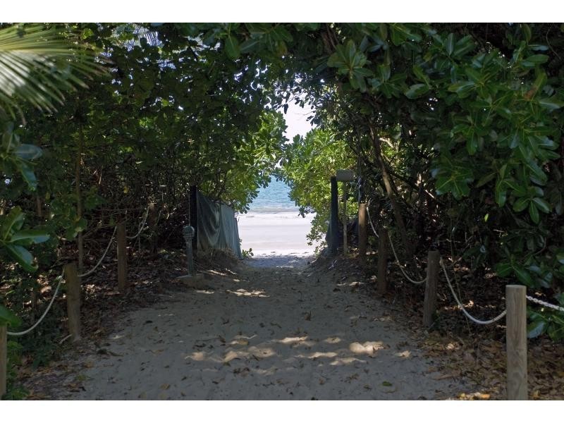 L12 “Beachfront Mirage” Port Douglas Road, Port Douglas QLD 4877