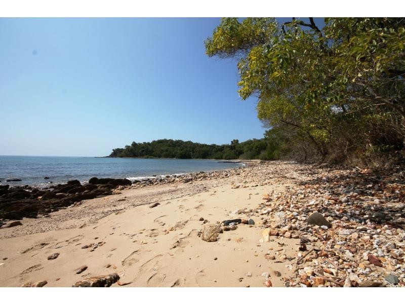 9 Toll Gate Road, Oak Beach QLD 4877