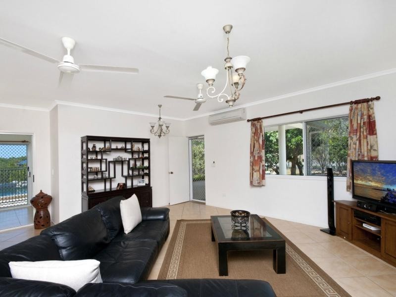 21 Reynolds Road, Oak Beach QLD 4877