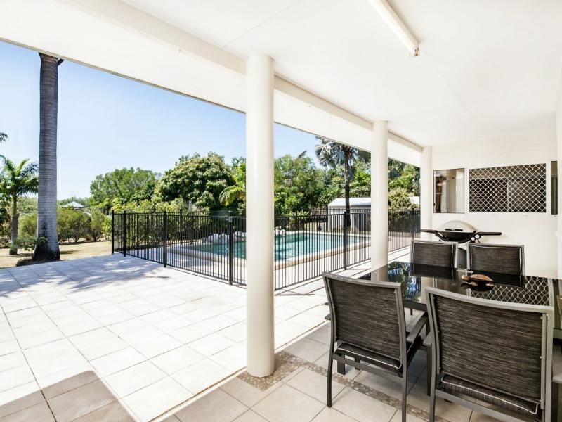 21 Reynolds Road, Oak Beach QLD 4877