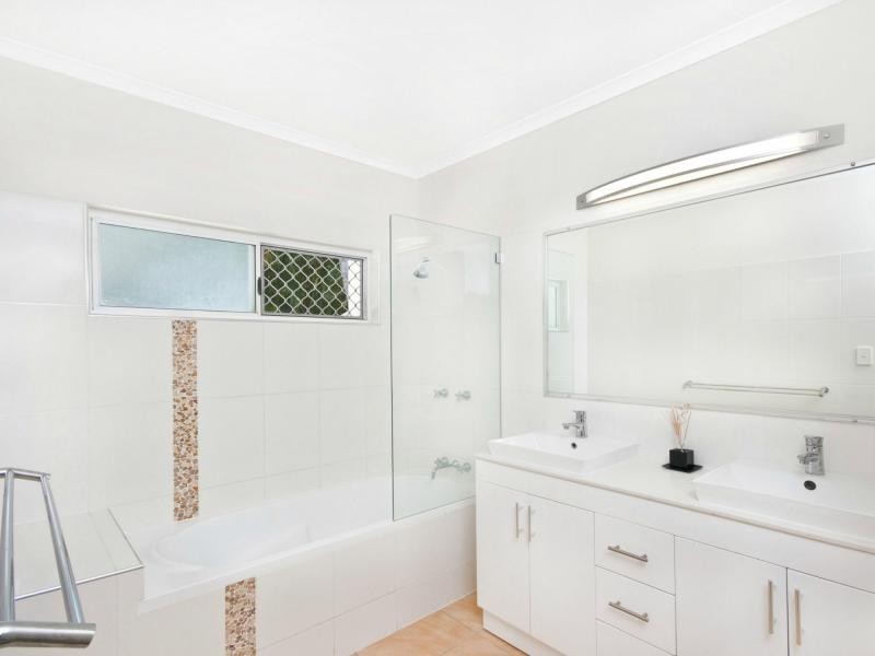 21 Reynolds Road, Oak Beach QLD 4877