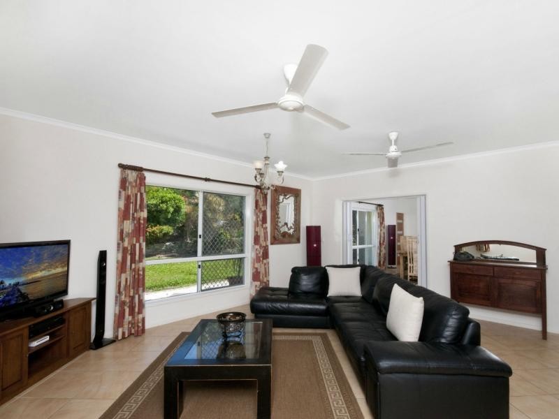 21 Reynolds Road, Oak Beach QLD 4877