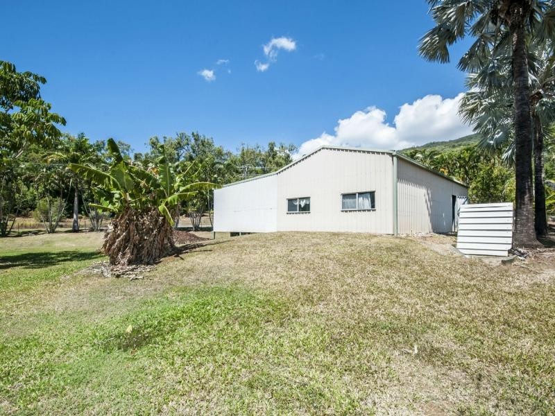 21 Reynolds Road, Oak Beach QLD 4877