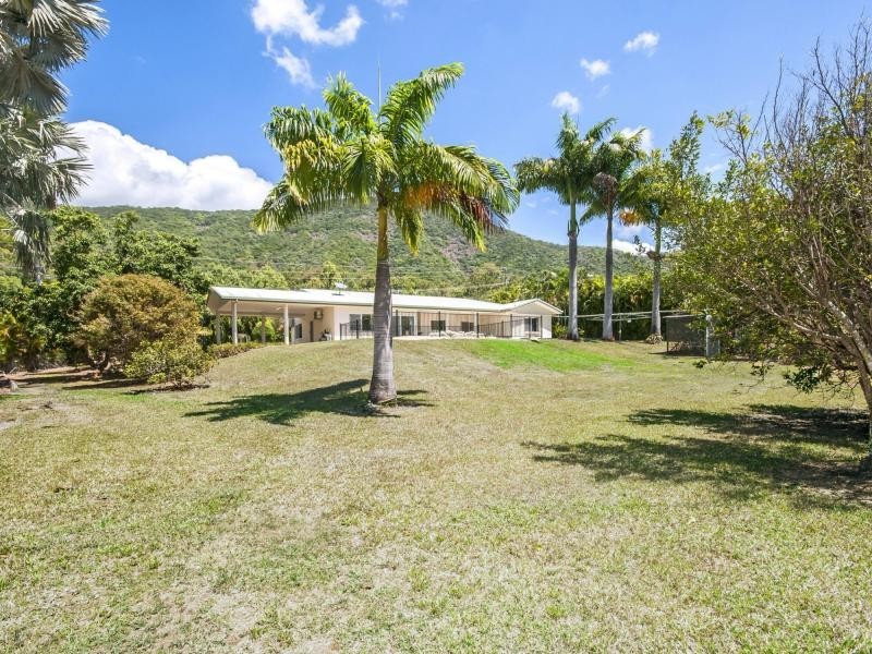 21 Reynolds Road, Oak Beach QLD 4877