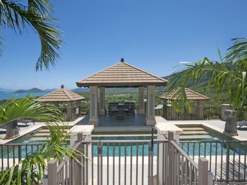 7/11 ‘Santai’ Colonel Cummings Drive, Palm Cove QLD 4879