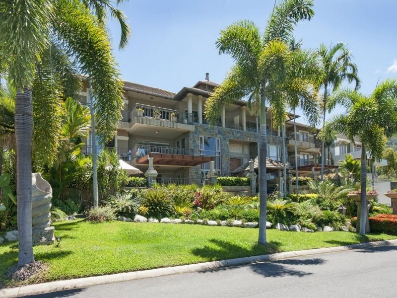 7/11 ‘Santai’ Colonel Cummings Drive, Palm Cove QLD 4879