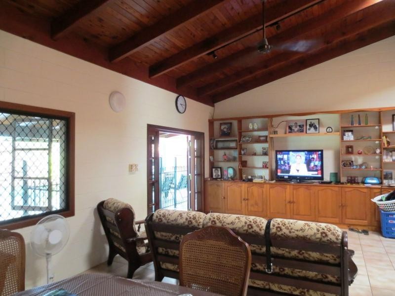 21 Maxwell Street, Mossman QLD 4873