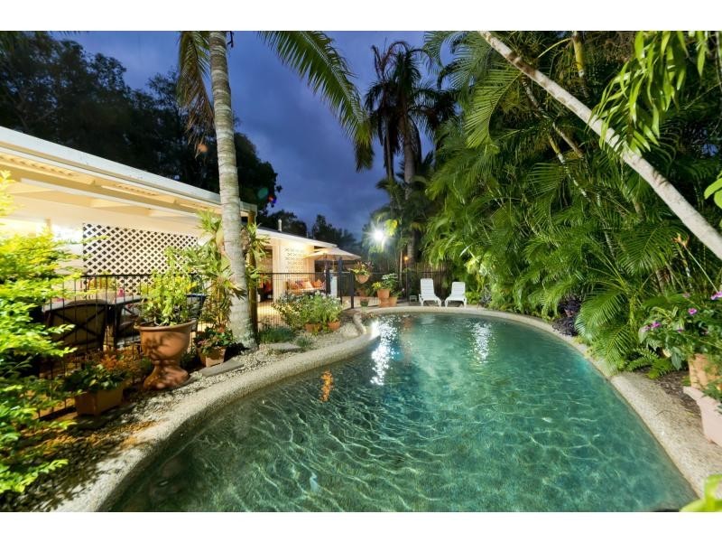 3 Oliva Street, Palm Cove QLD 4879