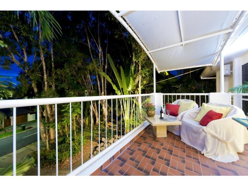 3 Oliva Street, Palm Cove QLD 4879