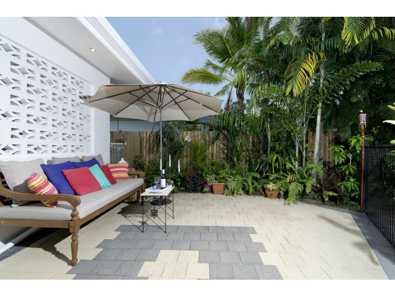 3 Oliva Street, Palm Cove QLD 4879