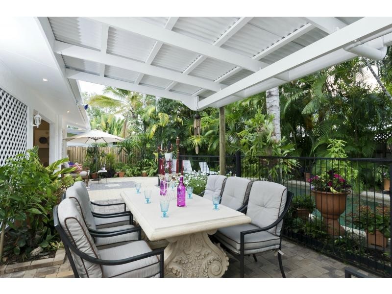 3 Oliva Street, Palm Cove QLD 4879