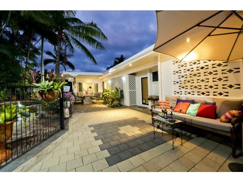 3 Oliva Street, Palm Cove QLD 4879