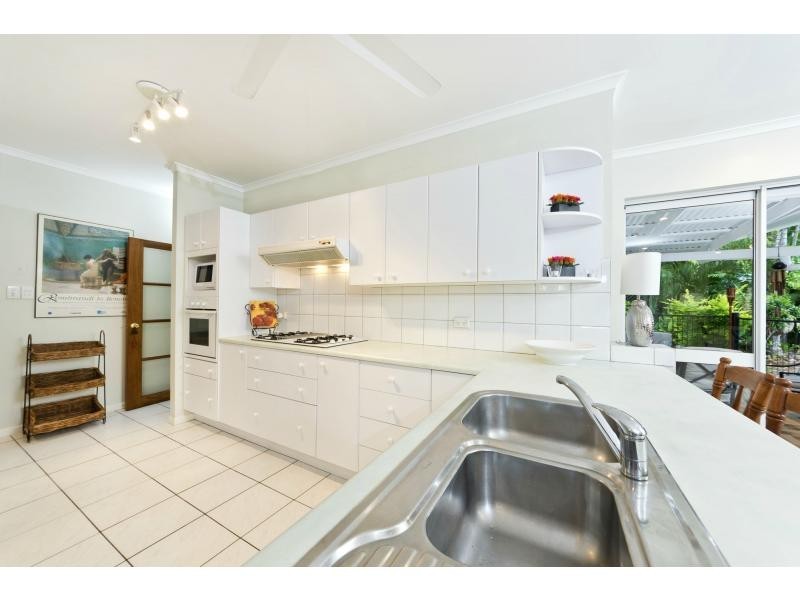3 Oliva Street, Palm Cove QLD 4879