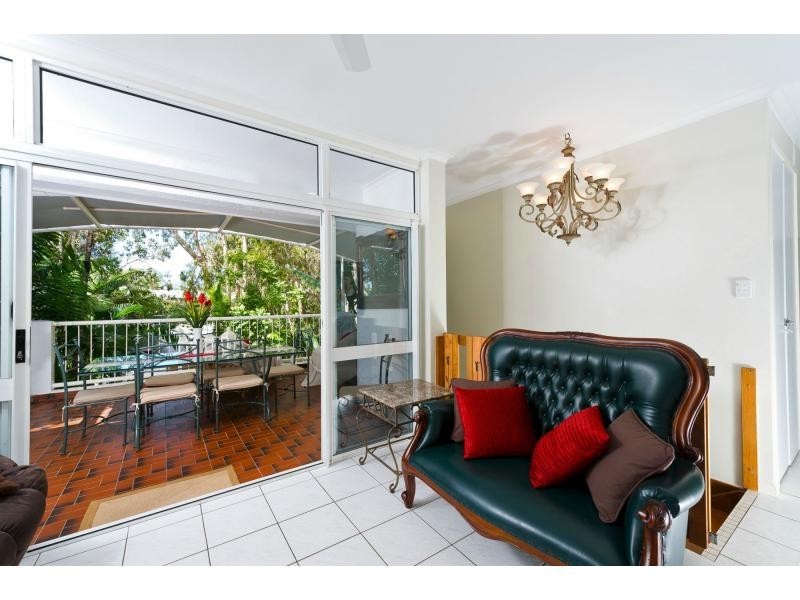 3 Oliva Street, Palm Cove QLD 4879