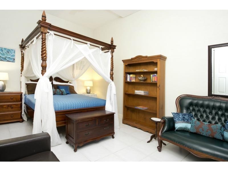 3 Oliva Street, Palm Cove QLD 4879