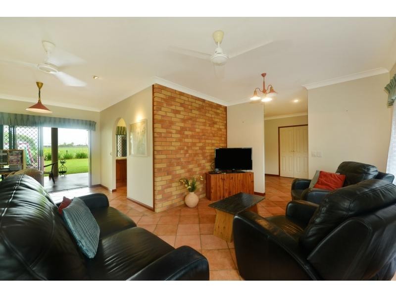 8 Shalom Close, Cooya Beach QLD 4873
