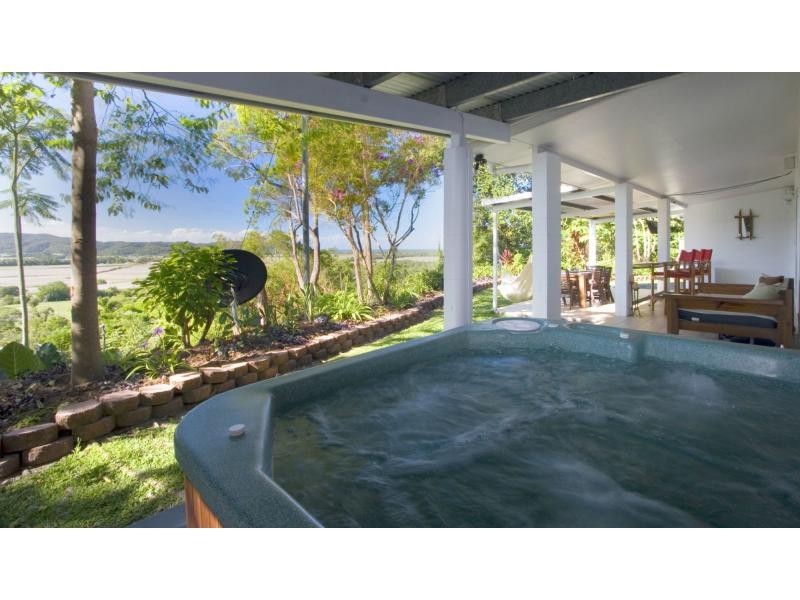 13 Somerset Drive, Miallo QLD 4873