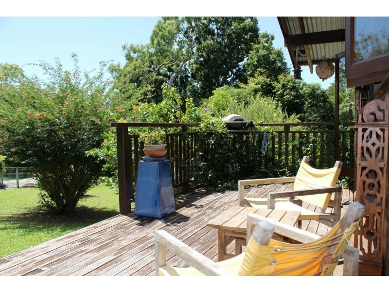 82 Reynolds Road, Oak Beach QLD 4877