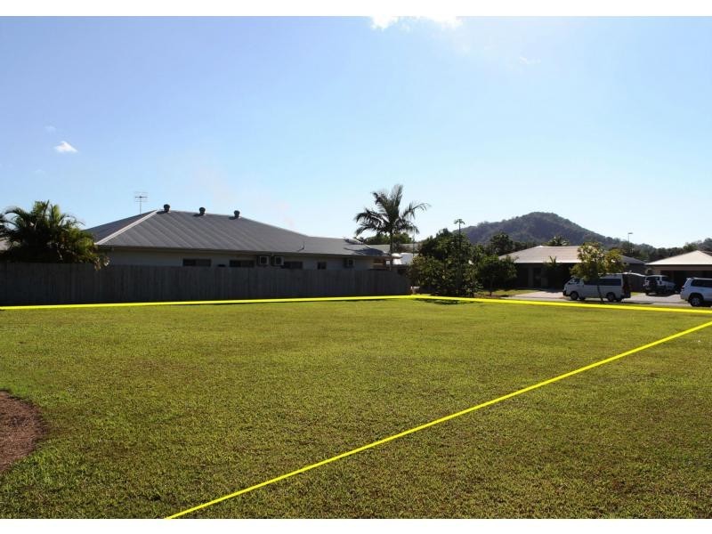 25 Riflebird Crescent, Mossman QLD 4873