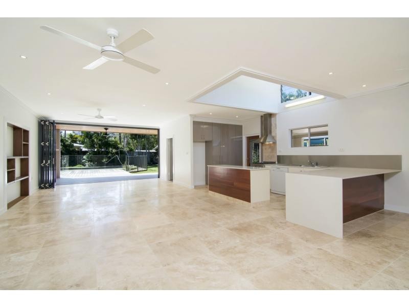 8 Seabrook Avenue, Port Douglas QLD 4877