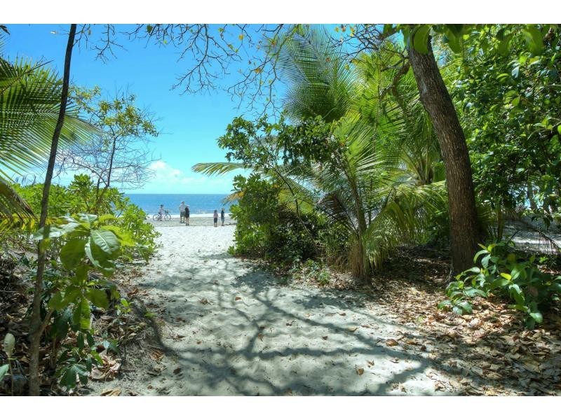 L2/25 Andrews Close, Plantation House, Port Douglas QLD 4877
