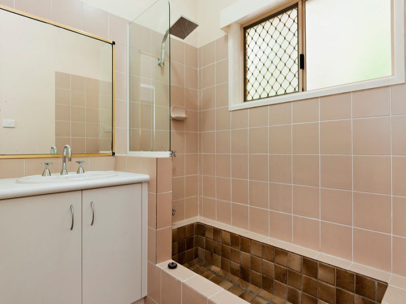 9 Toll Gate Road, Oak Beach QLD 4877