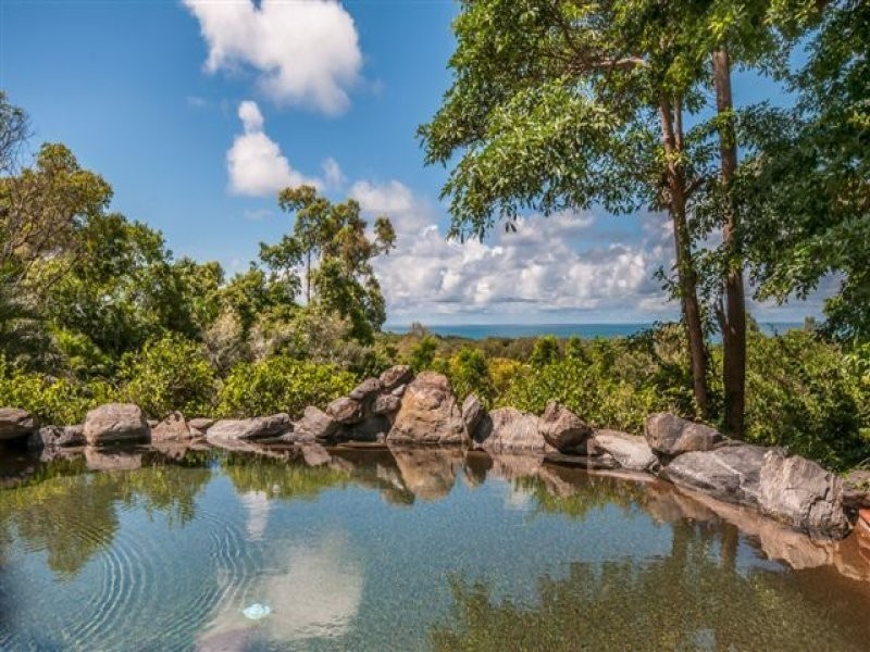 32 Reynolds Road, Oak Beach QLD 4877