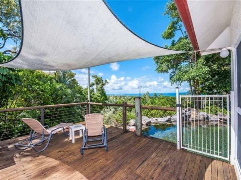 32 Reynolds Road, Oak Beach QLD 4877
