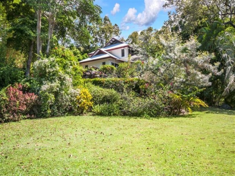 32 Reynolds Road, Oak Beach QLD 4877