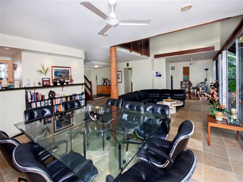 32 Reynolds Road, Oak Beach QLD 4877