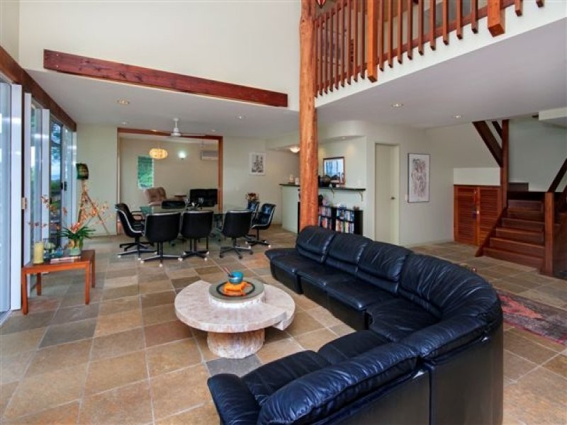 32 Reynolds Road, Oak Beach QLD 4877