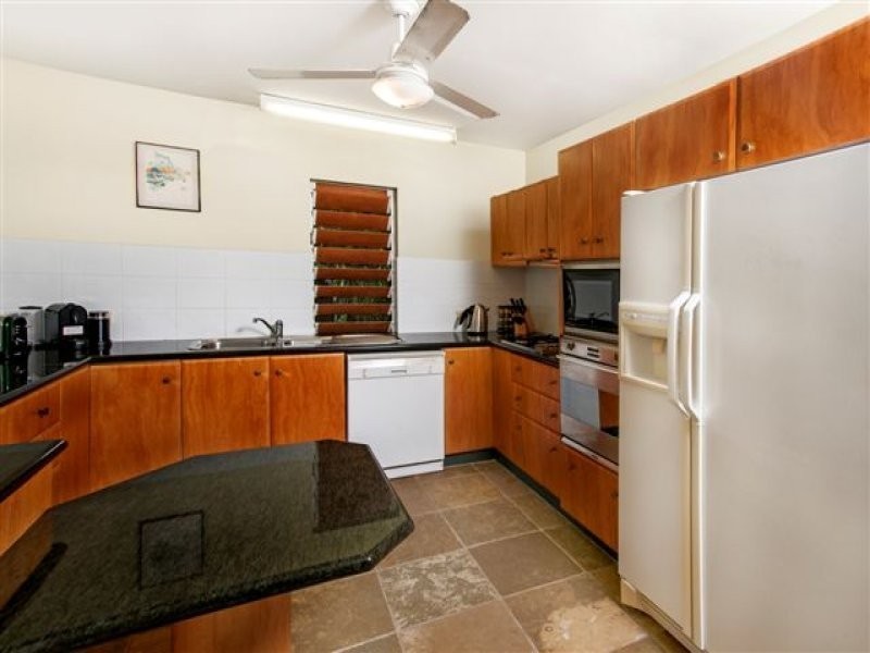 32 Reynolds Road, Oak Beach QLD 4877
