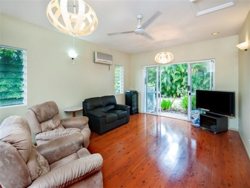32 Reynolds Road, Oak Beach QLD 4877