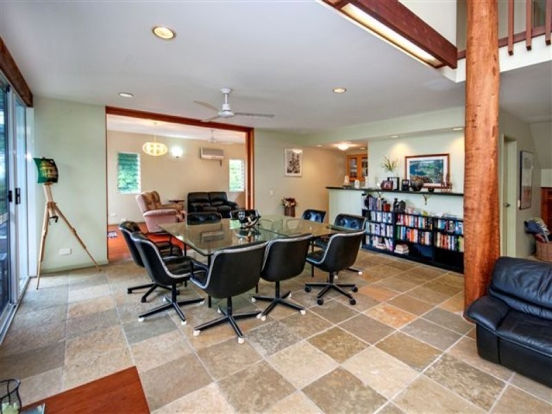 32 Reynolds Road, Oak Beach QLD 4877