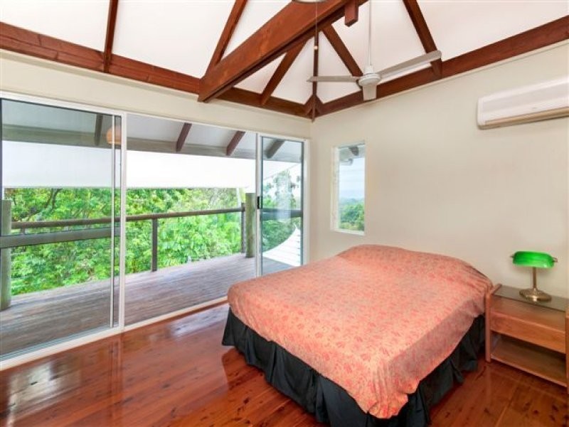 32 Reynolds Road, Oak Beach QLD 4877