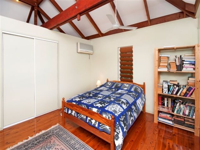 32 Reynolds Road, Oak Beach QLD 4877