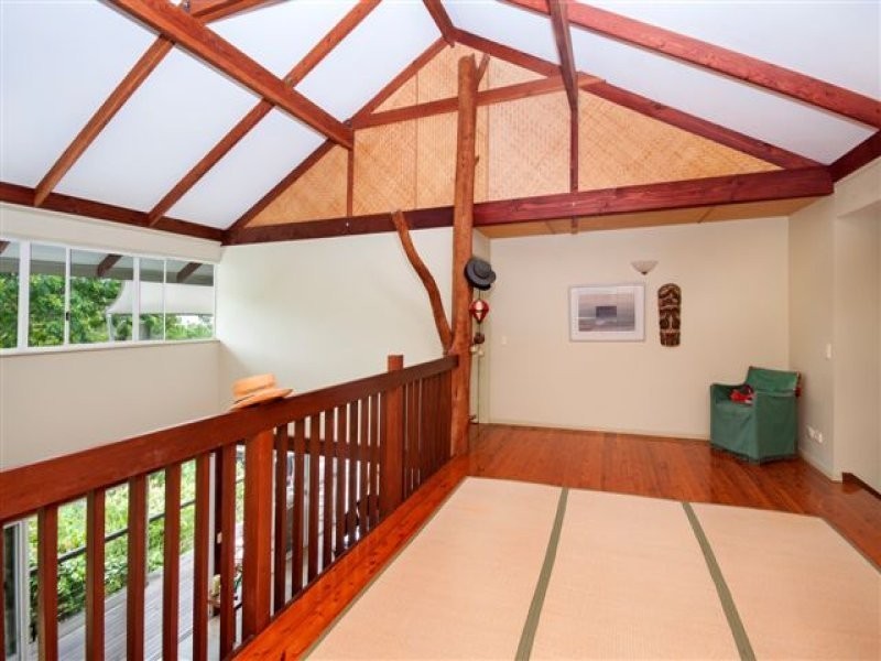 32 Reynolds Road, Oak Beach QLD 4877