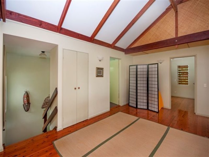 32 Reynolds Road, Oak Beach QLD 4877