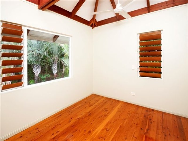 32 Reynolds Road, Oak Beach QLD 4877