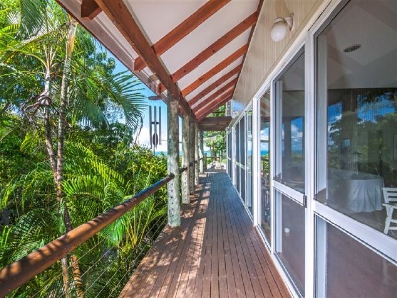 32 Reynolds Road, Oak Beach QLD 4877