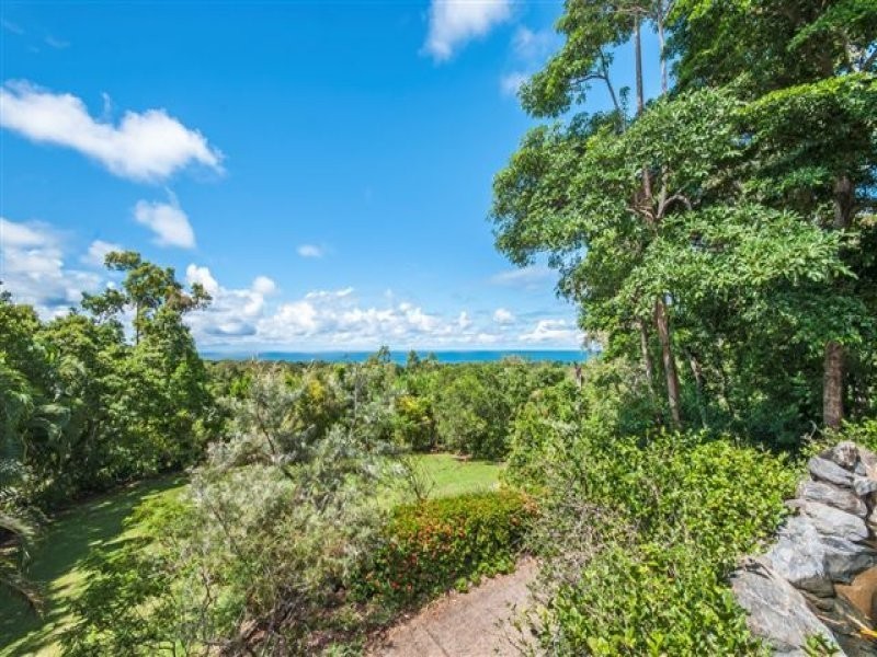 32 Reynolds Road, Oak Beach QLD 4877