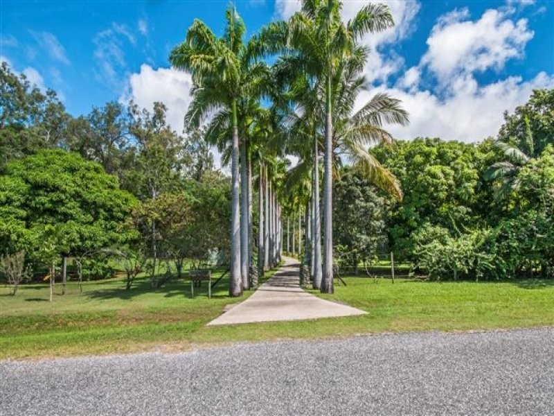32 Reynolds Road, Oak Beach QLD 4877