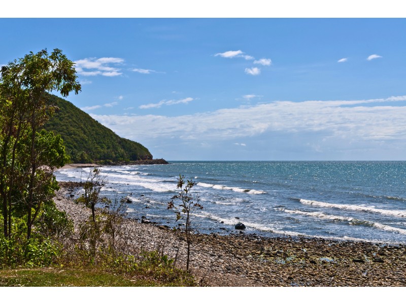 8 Toll Gate Rd, Oak Beach QLD 4877