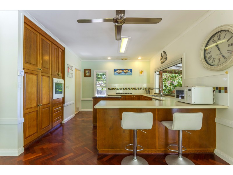 8 Toll Gate Rd, Oak Beach QLD 4877