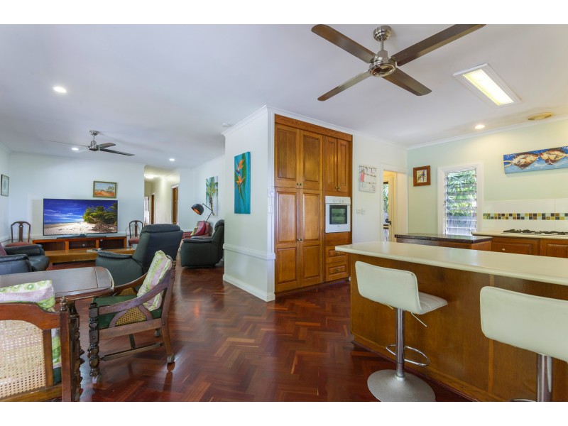 8 Toll Gate Rd, Oak Beach QLD 4877